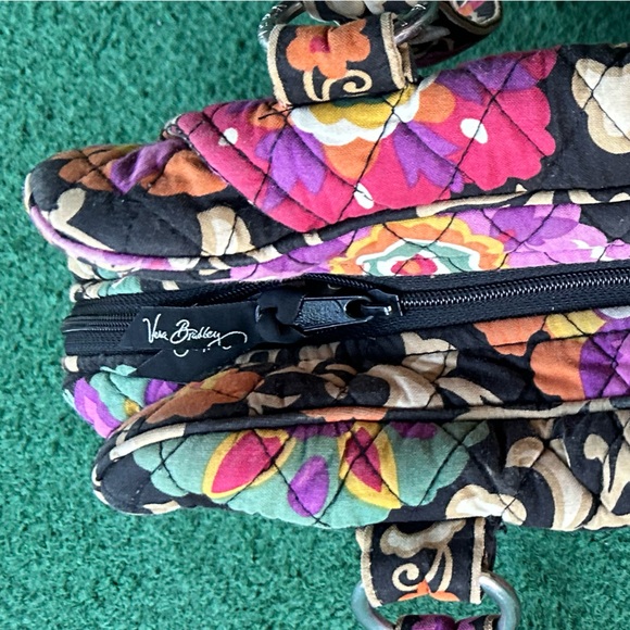 Vera Bradley 2011 double handled handbag with zipper that zips left or right. - Picture 5 of 13